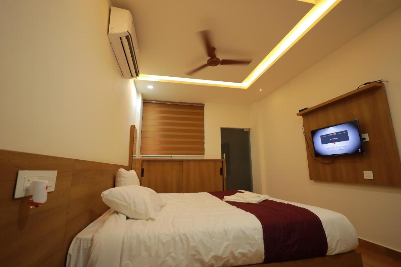 Hydepark Regency Hotel Palakkad Bagian luar foto
