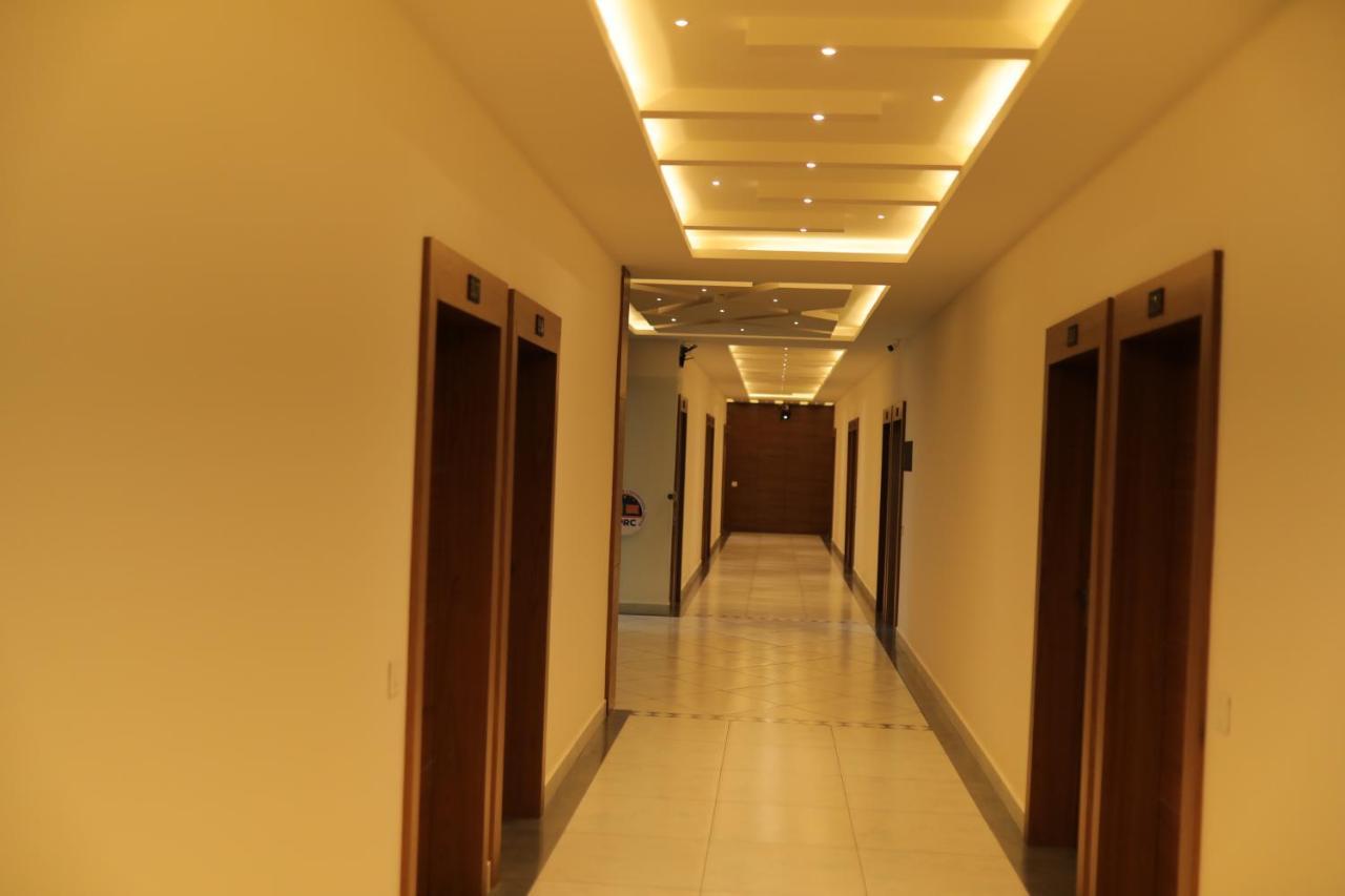 Hydepark Regency Hotel Palakkad Bagian luar foto