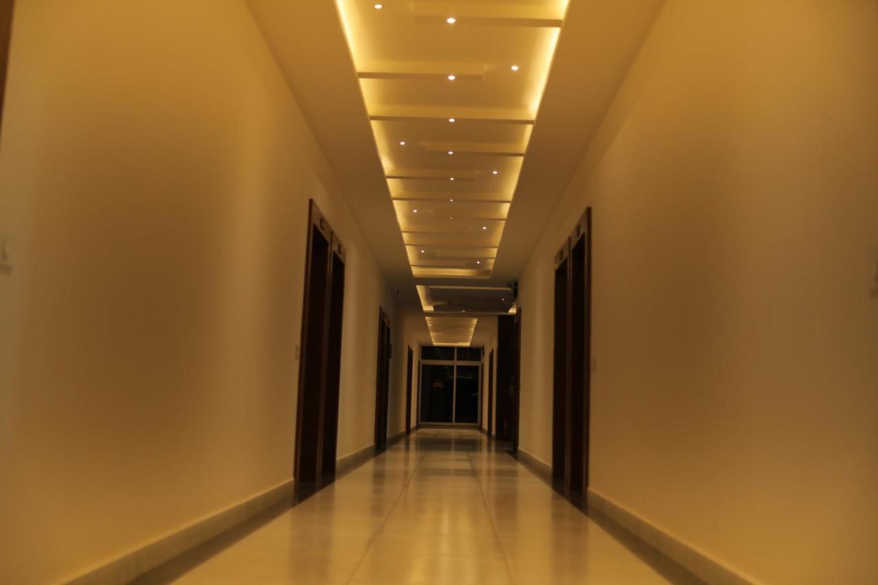 Hydepark Regency Hotel Palakkad Bagian luar foto