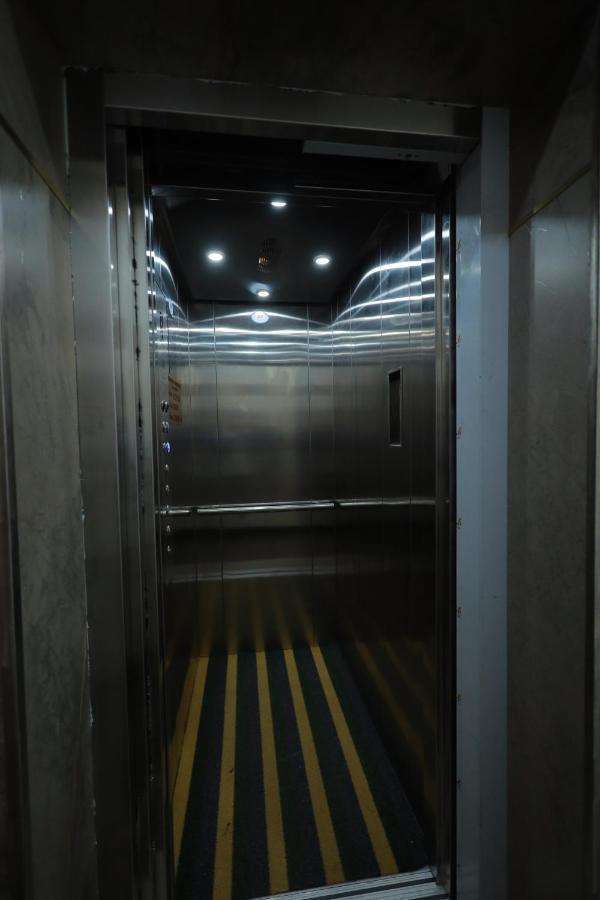 Hydepark Regency Hotel Palakkad Bagian luar foto