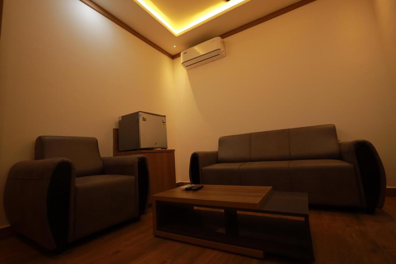 Hydepark Regency Hotel Palakkad Bagian luar foto