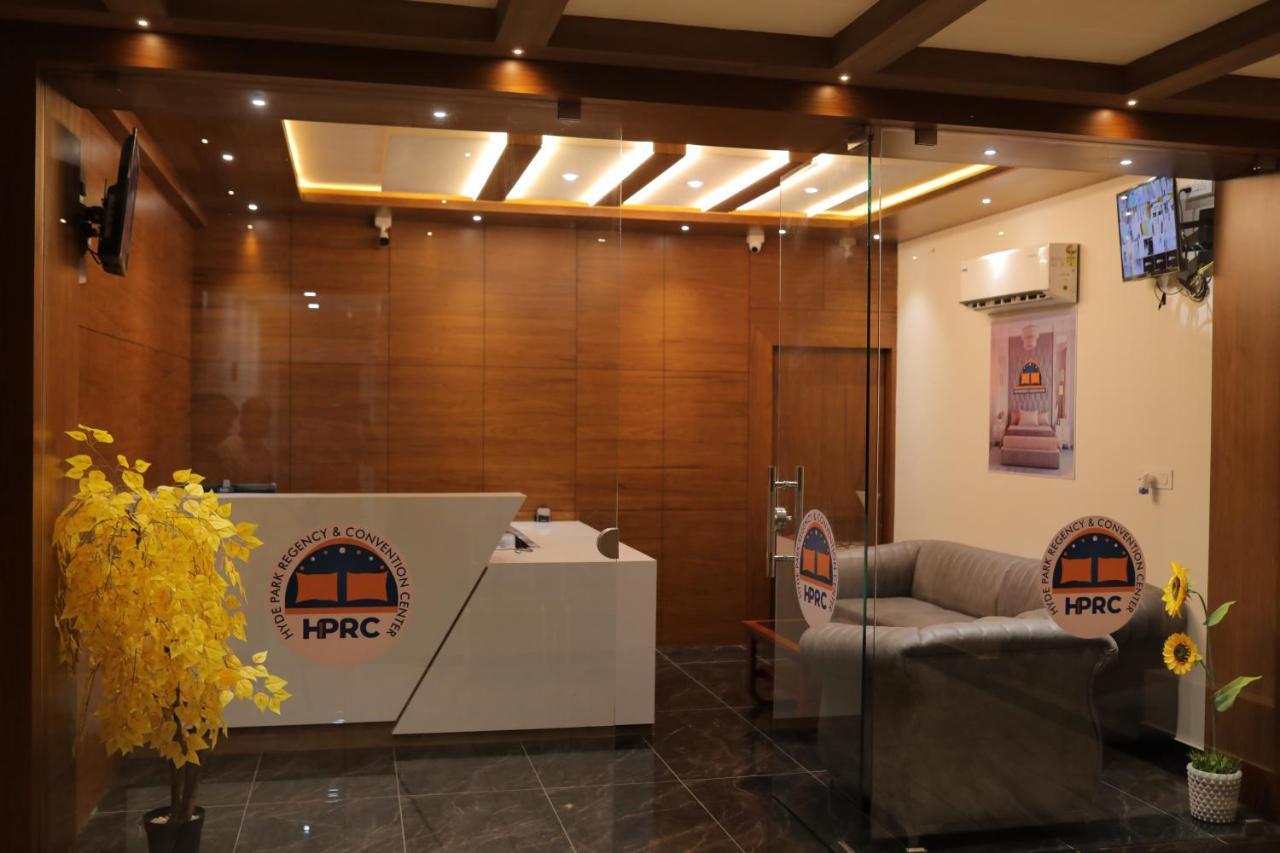 Hydepark Regency Hotel Palakkad Bagian luar foto