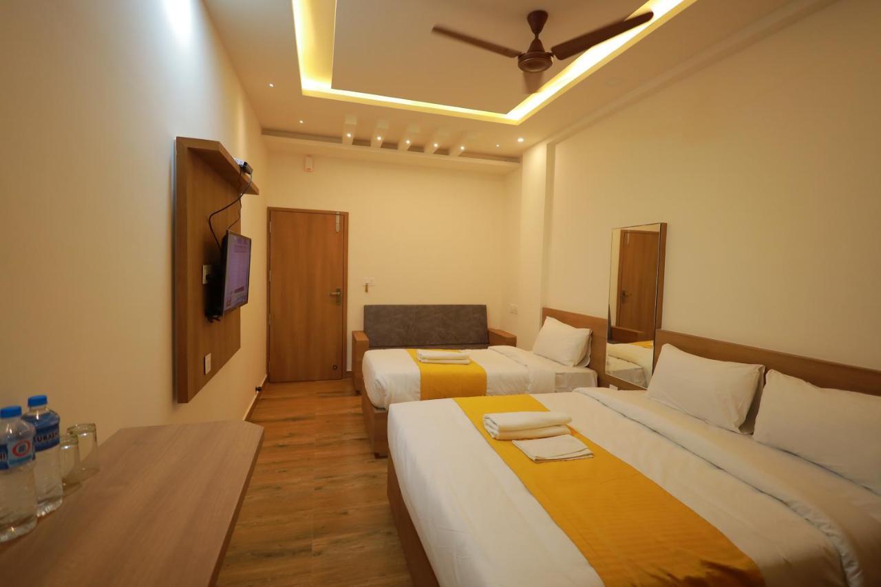 Hydepark Regency Hotel Palakkad Bagian luar foto