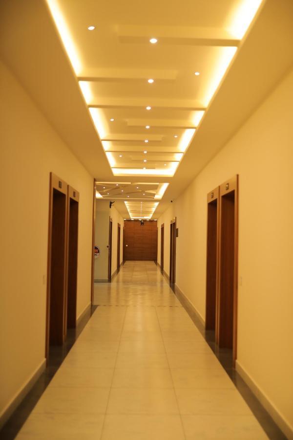 Hydepark Regency Hotel Palakkad Bagian luar foto