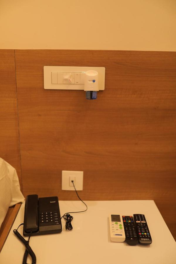 Hydepark Regency Hotel Palakkad Bagian luar foto
