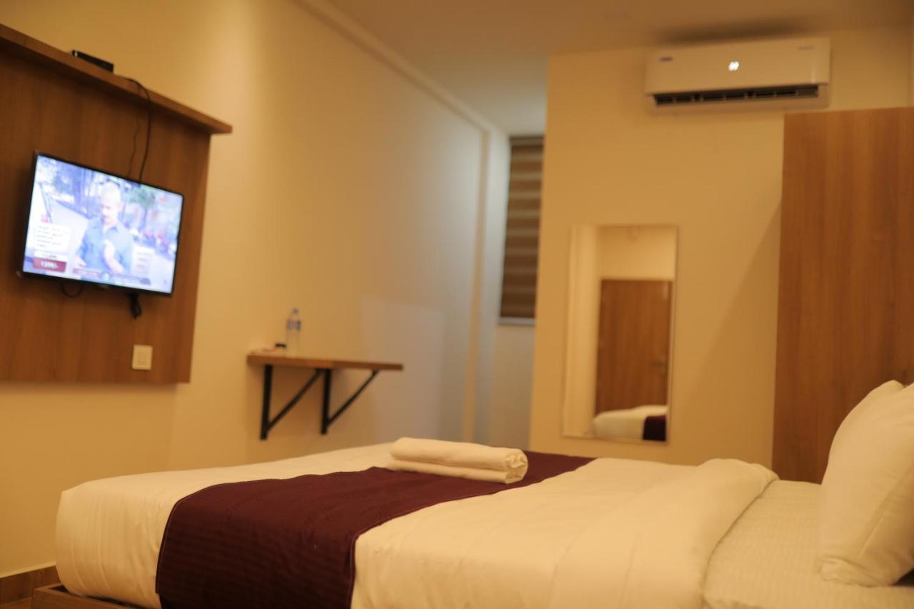 Hydepark Regency Hotel Palakkad Bagian luar foto