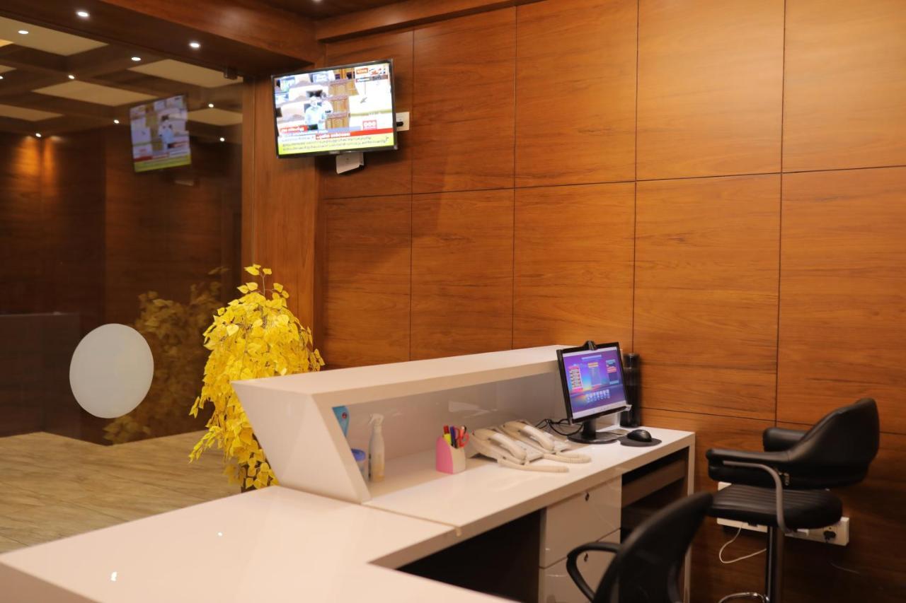 Hydepark Regency Hotel Palakkad Bagian luar foto